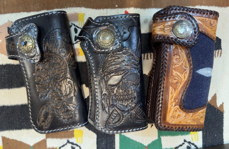 カービングの立体模様が“色の陰影”をさらに強調し、まさに“育つ芸術作品”へと進化します。