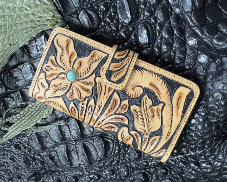 カービングは模様に立体感と陰影があり、時間とともに味が増します。